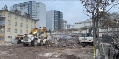 Konya'da çöken binanın enkazı kaldırıldı