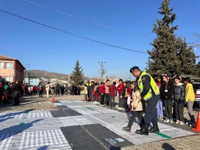  Öğrencilere Trafik Eğitimi  