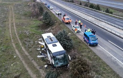 Otobüs yoldan çıktı: 37 yaralı