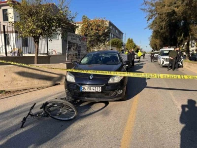 Otomobilin çarptığı bisikletli hayatını kaybetti