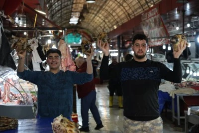 &quot;Senden aldığım et ile zehirlendim&quot; diyerek kasapları dolandırdılar