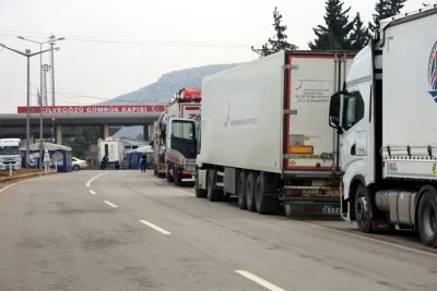 Savaşın bitmesiyle ticaretin yeniden hareketlendiği Cilvegözü’nde tır yoğunluğu devam ediyor