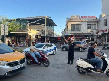 Sıkışan Trafikte insan üstü gayret gösterdi