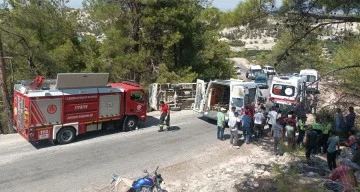 Tarım işçilerini taşıyan minibüs devrildi: 7 yaralı