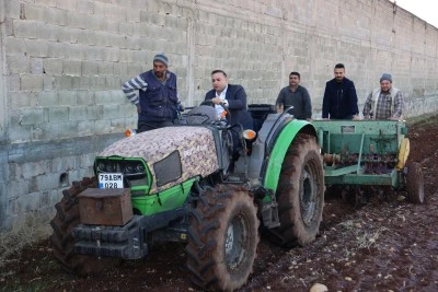 Tohumları toprakla buluşturdu