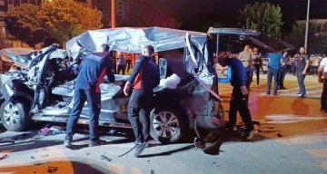 Trafik kazası: 2 ölü, 3 yaralı