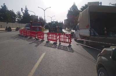 Trafik tek şeritten sağlanıyor