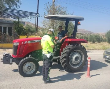 Traktör ve tarım işçisi taşıyan araçlar denetlendi