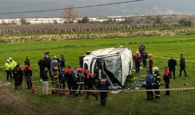 Turnuvaya gelen öğrenciler kaza yaptı: 2 ölü, 26 yaralı