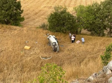 Uçurumdan düşen otomobilden sağ kurtuldular