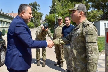 Vali Şahin’den 1.Hudut Alay Komutanı Özbalcı’ya iade-i ziyaret