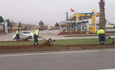 Yağmur çamur demeden çalışıyorlar