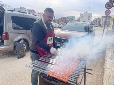 Yerli malı haftasında esnaftan öğrencilere dürüm ikramı