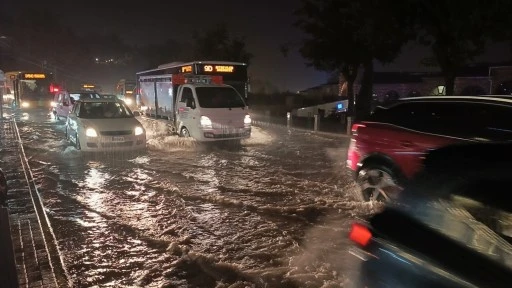 Yolların göle dönmesine yarım saat yetti 