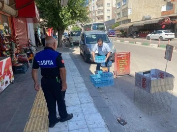 Zabıta’dan kaldırım işgali yapan esnaflara müdahale